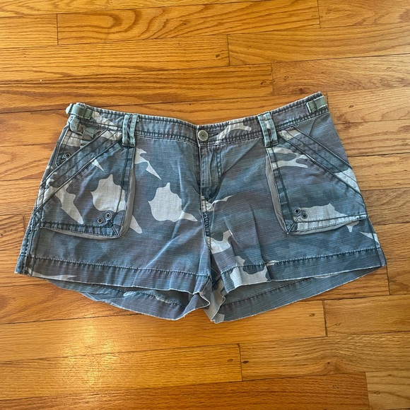 DaNang Women's Camouflage Shorts L - Picture 2 of 4